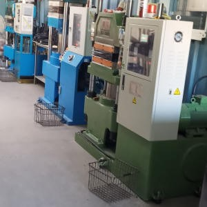 Асноўны вытворчы цэх з аўтаматызаванымі лініямі для змешвання каўчуковых кампанентаў і стварэння якасных сумешаў