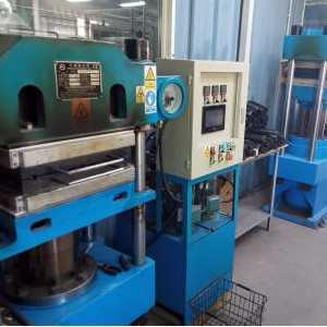 Вялікі складскі комплекс для захавання розных тыпаў каўчуковай сыравіны з аптымальнымі ўмовамі тэмпературы